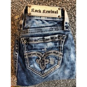 🌟Rock Revival acid wash skinnies🌟